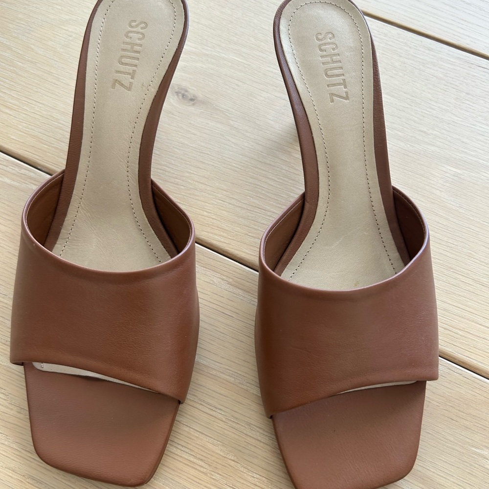 SCHUTZ Tan Leather Open-Toe Mules